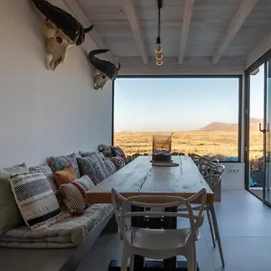 https://villa-calderon-hondo-top-design-views-and-pool-lajares.in-canary-islands.com